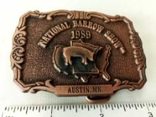 BELT BUCKLE NATIONAL BARROW SHOW 1989 LIMITED EDITION #94OF 100 DIST BY HOWE ADV