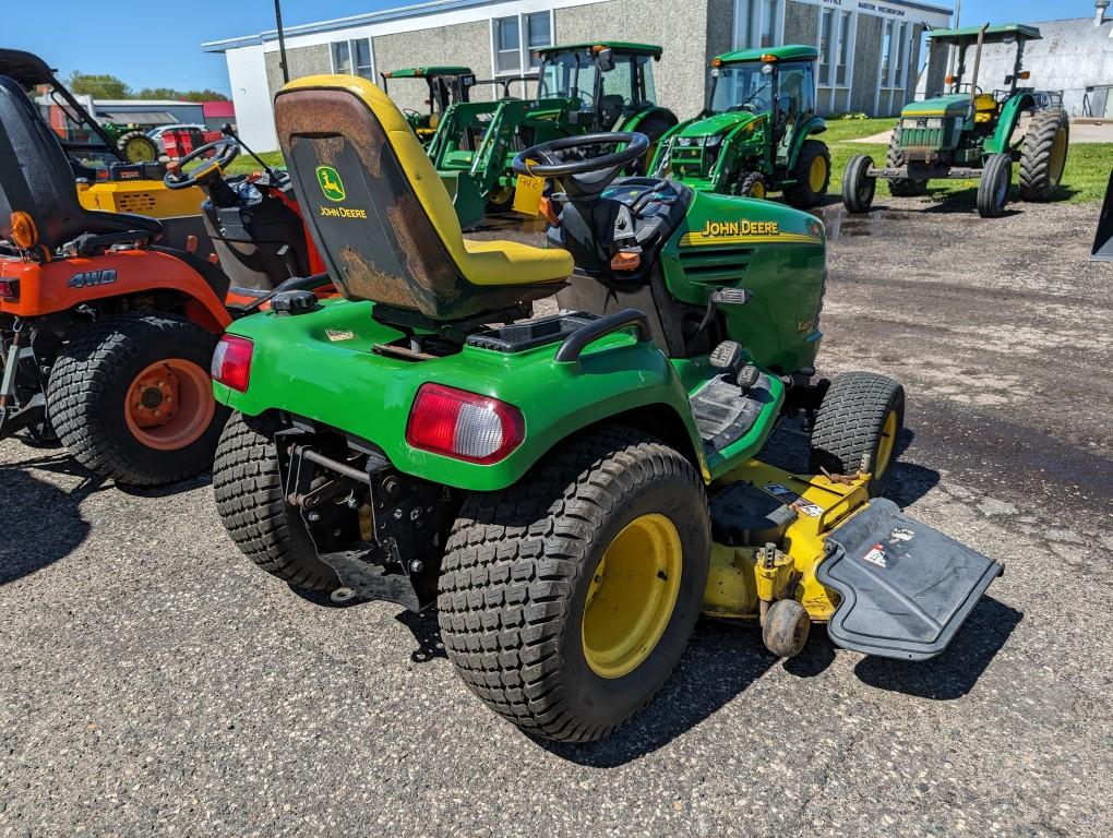 John Deere X485 Lawn Tractor