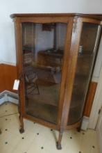 ANTIQUE OAK BOW FRONT CHINA HUTCH WITH PAW FEET APPROX 62 INCH TALL X 41 IN
