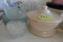 LOT OF CLEAR GLASS SERVING PLATES GLASSES SALT AND PEPPER AND LOT OF MIXING