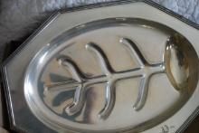 WELL AND TIER FOOTED PLATTER EPNS 33.95 TROY OZ