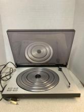 Bang and Olufsen B & O turntable Beogram RX working