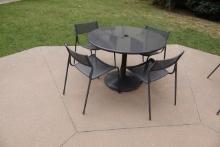 PATIO TABLE W/4 CHAIRS X1