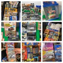 Large Lot of Diecast Cars - Hot Wheels, Matchbox and Racing Champions and more