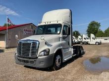 2020 Freightliner CA125 Day Cab